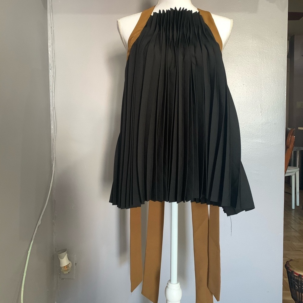 Unique style black and brown top, Beulah Brand